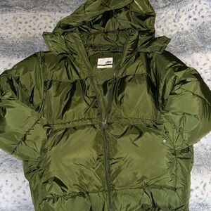 Men’s Or Women’s Footlocker Green Puffy Jacket! Men’s size Large! Brand New Yall